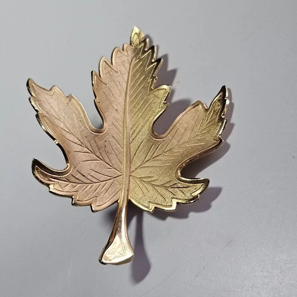 Vintage Gold Tone Maple Leaf Brooch